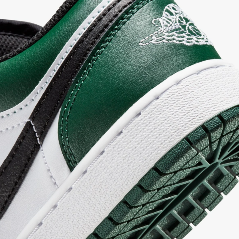 Aj1 green deals toe