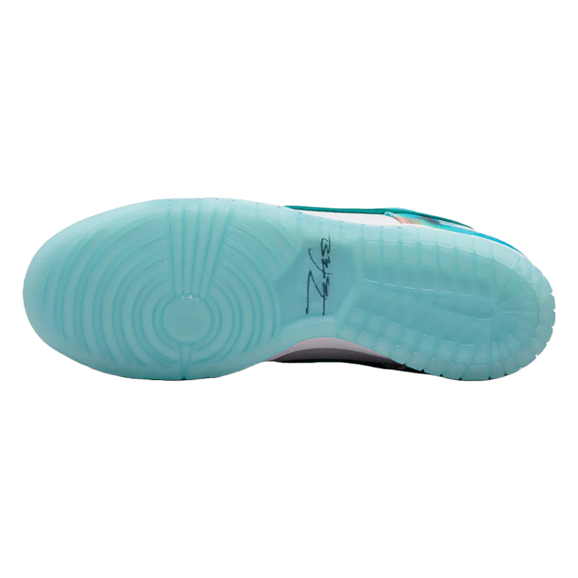 nike-dunk-low-sb-x-futura-laboratories-bleached-aqua-hf6061-400-McKickz-05-6