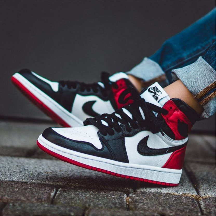 Nike aj1 black toe best sale