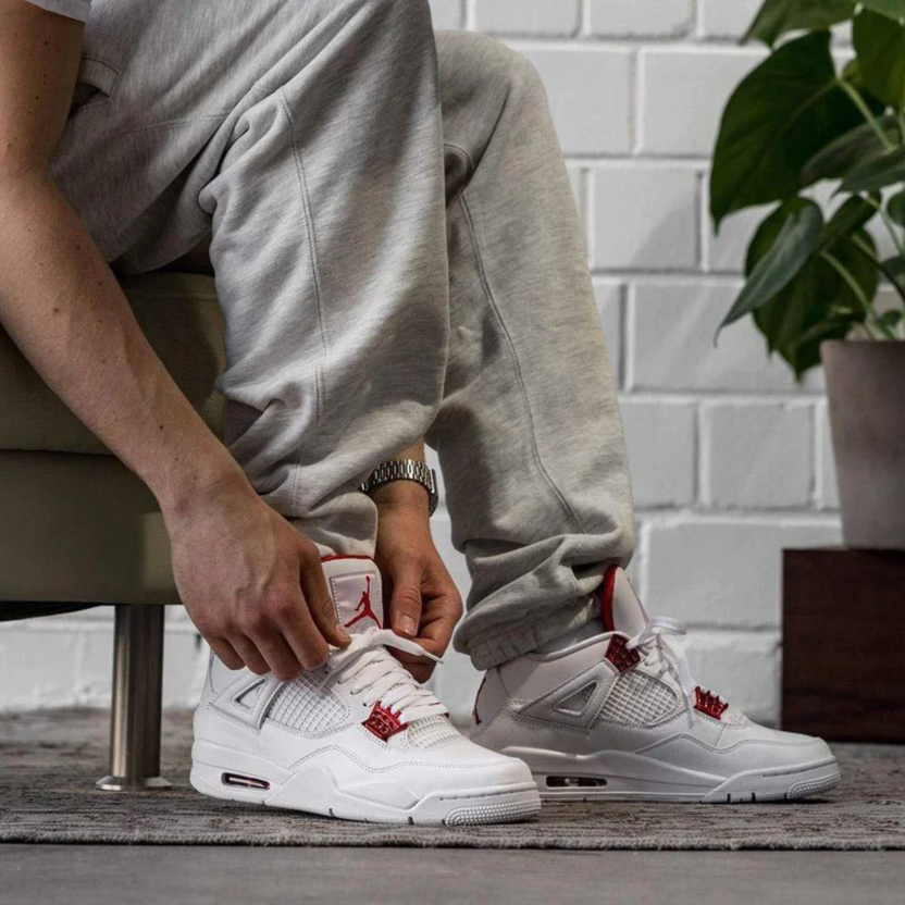 Jordan outlet 4s red